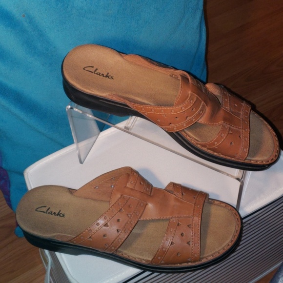 clarks sandals narrow width